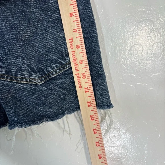 Kittenish Distressed Denim Jean Shorts Women’s Size 28 Blue Cutoff Frayed Hem - Picture 5 of 6